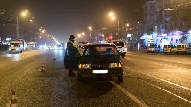 На Слобожанском проспекте пешеход-нарушитель попал под колеса ВАЗа