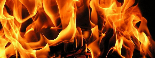 В Каменском спасли двух женщин на пожаре