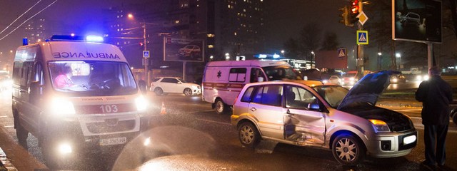 Возле ТЦ «Dafi» столкнулись Ford и Hyundai: пострадала девушка