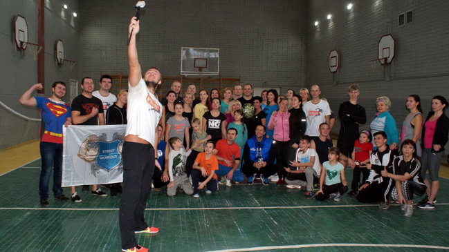 Мэр Каменского стал участником воскресной воркаут тренировки