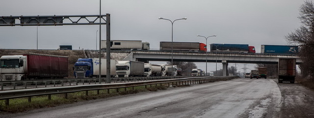 Многочисленные ДТП и парализованное движение: Криворожская трасса во льду