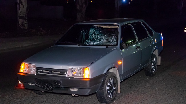 В Днепре на Донецком шоссе автомобиль ВАЗ насмерть сбил мужчину