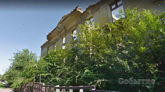 В Каменском разрушенные общежития выводят из жилого фонда