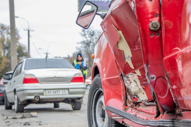 В Днепре на улице Космической столкнулись ВАЗ и Daewoo