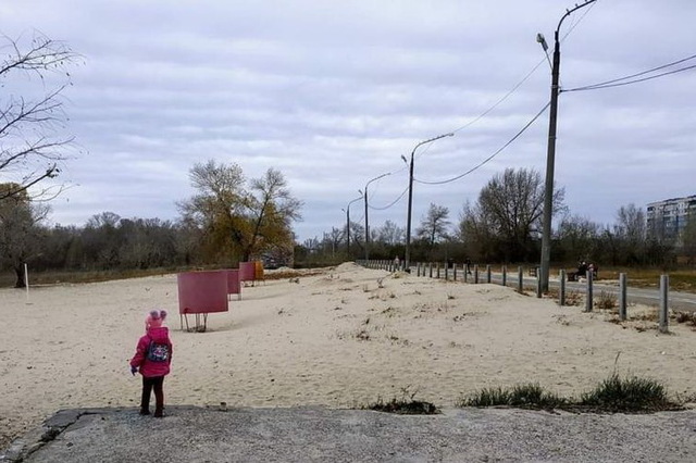 В Каменском на зиму прячут заборы