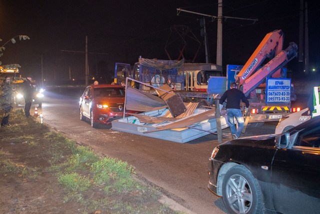 ДТП на ул. Каруны: перекрыты обе полосы дороги