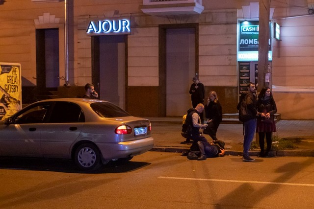 В центре Днепра напротив «Смартс» Daewoo сбил пешехода