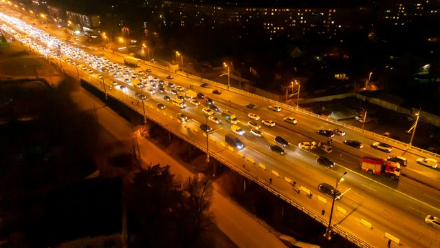 В Днепре из-за аварии Слобожанский проспект и Новый мост застряли в пробках