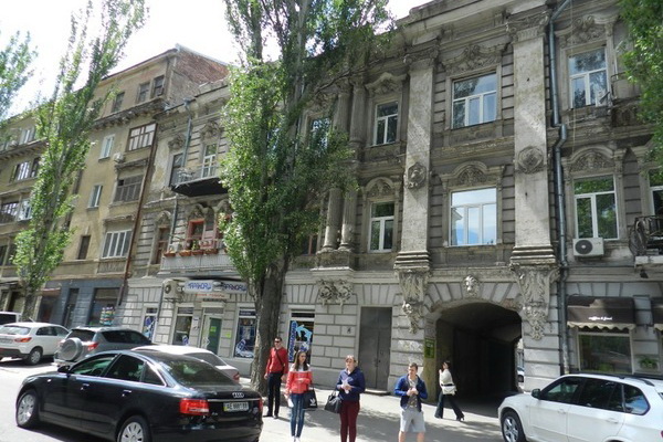 «Дом с гномами» в Днепре начали спасать