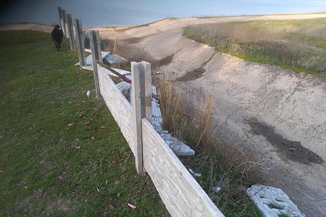 Забор в Романково – на зиму прятать уже нечего