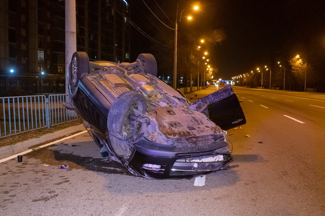 В Днепре на проспекте Слобожанском перевернулась Mazda