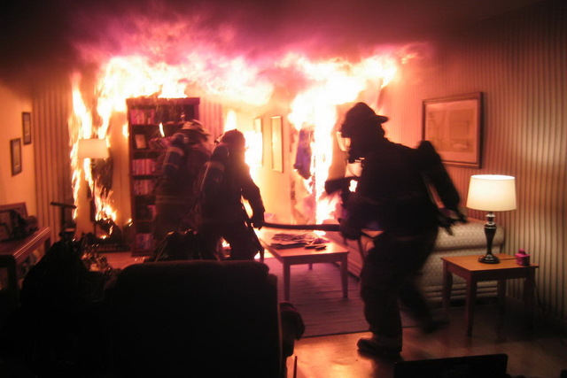 В Каменском на пожаре пострадала женщина