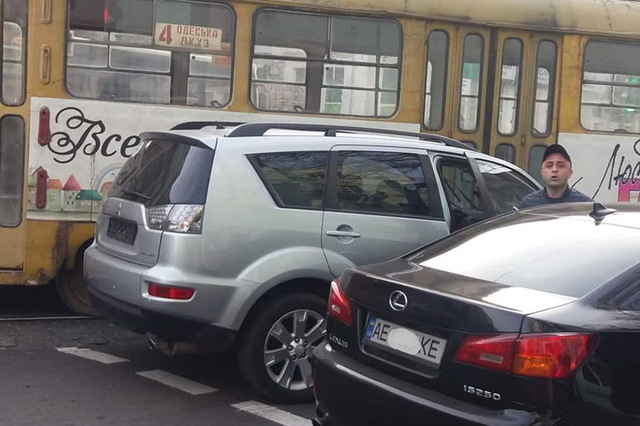 � ������ ���������� Mitsubishi Outlander �������� � �������