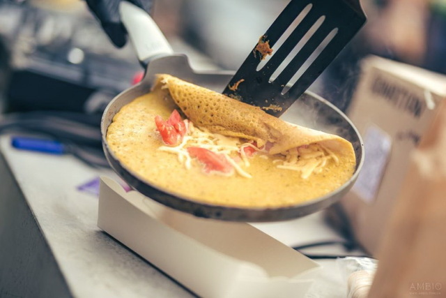 У неділю в центрі Дніпра діджей буде роздавати безкоштовні омлети