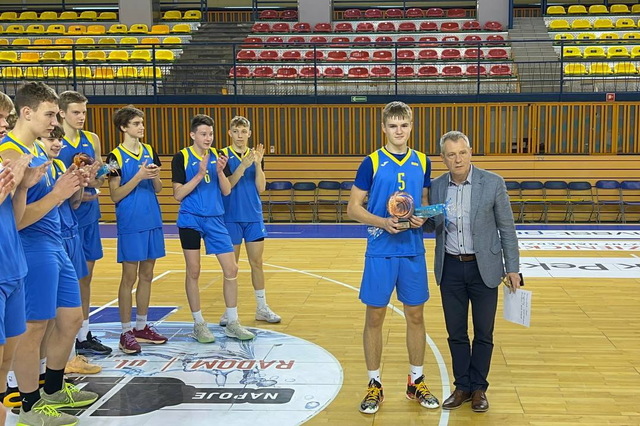    -5    U-16     
