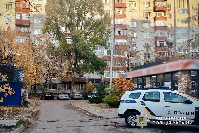 В Днепре полицейские задержали мужчину, который ограбил женщину возле банкомата