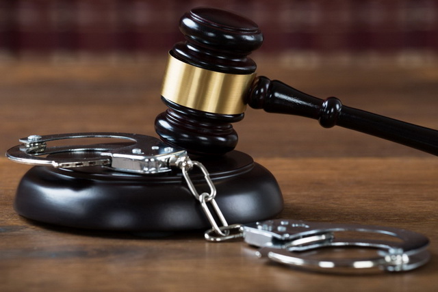 На Дніпропетровщині водій, який неодноразово керував автомобілем без прав, проведе 3 роки у в'язниці