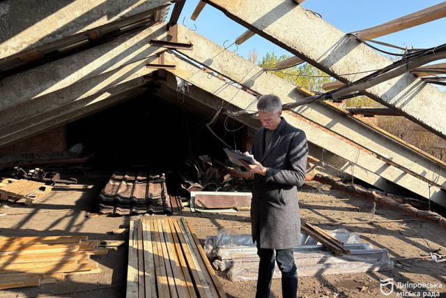 У Дніпрі триває відновлення багатоквартирних будинків, які зазнали пошкоджень унаслідок ворожих обстрілів