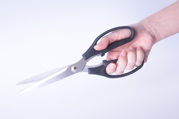 У Дніпрі судитимуть жінку, яка вдарила співмешканця ножицями в серце