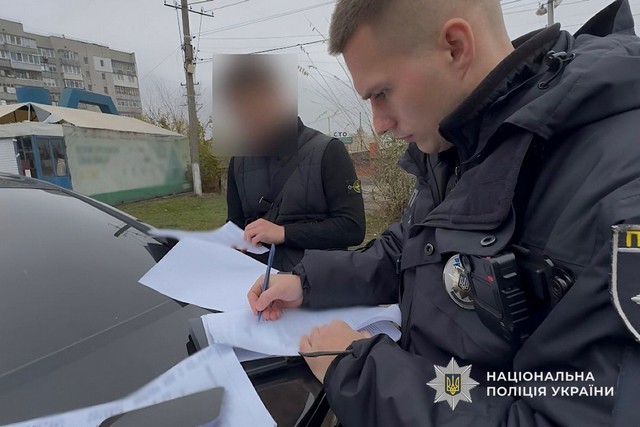 Ошукав дівчат майже на 200 тисяч гривень: поліція Дніпра та кіберполіція викрили зловмисника