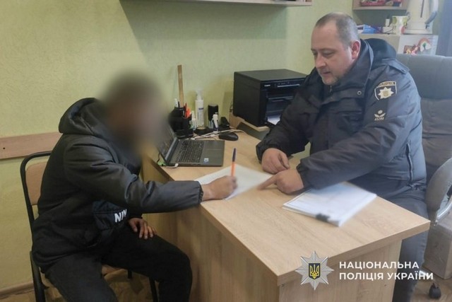 На Дніпропетровщині поліцейські затримали 20-річного молодика за пограбування на залізничній станції