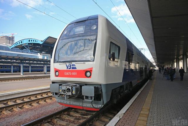 Пасажири залізниці в Україні їздитимуть на двоповерхових вагонах: Мінфін розкрив деталі