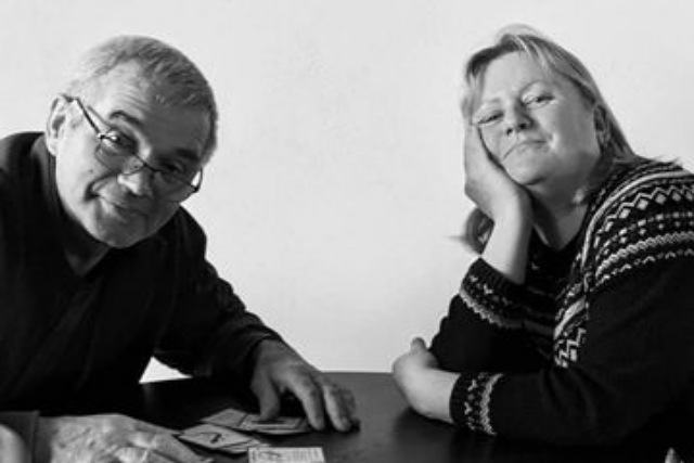 У Дніпрі прощаються з подружжям, яке загинуло у власній квартирі через ворожий удар