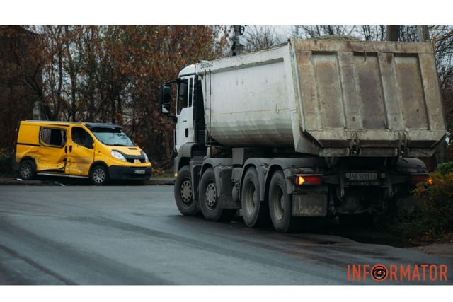 В Днепре на Отечественной столкнулись Renault и MAN