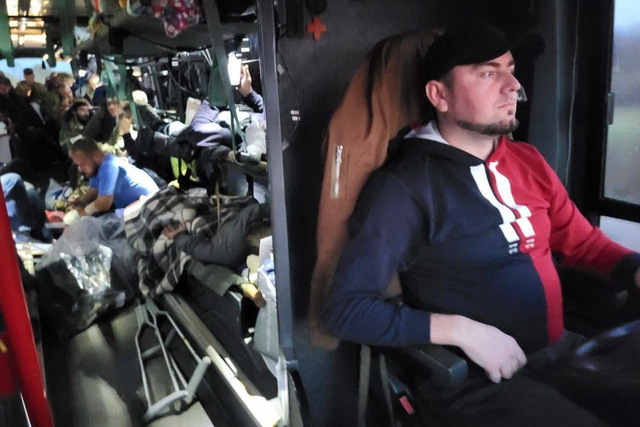 Дніпровський священик лише у цьому році 200 разів вивозив поранених воїнів з передової