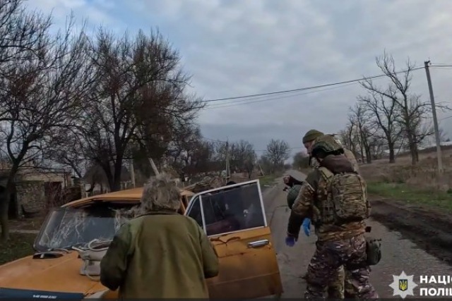 З Синельниківського району поліцейські евакуювали пораненого дідуся