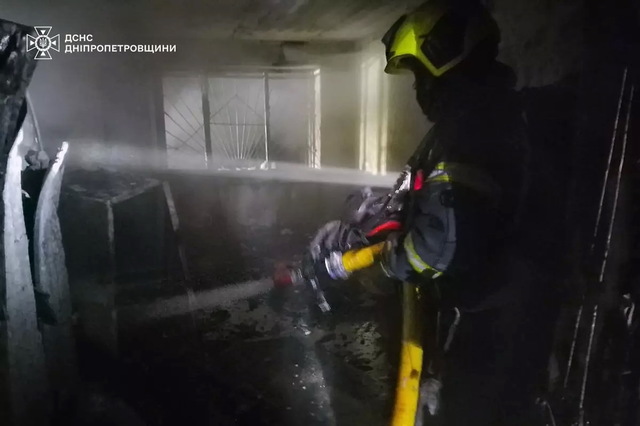 У Дніпрі ліквідовуючи пожежу у багатоповерхівці, вогнеборці врятували 8 людей