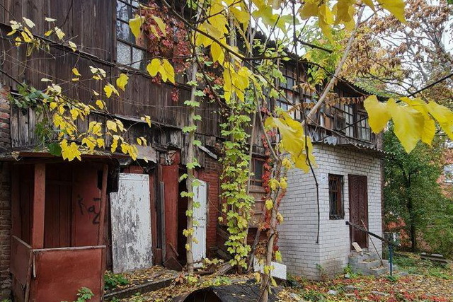 У центрі Дніпра доживає останні дні дивовижний старий будинок