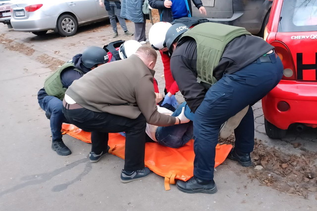 Двоє людей загинули у Нікополі, по якому ворог вдарив артилерією