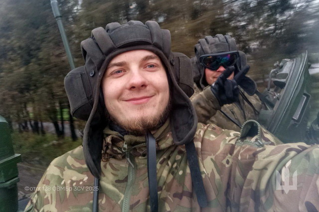 У 24 роки він командує танковим батальйоном…