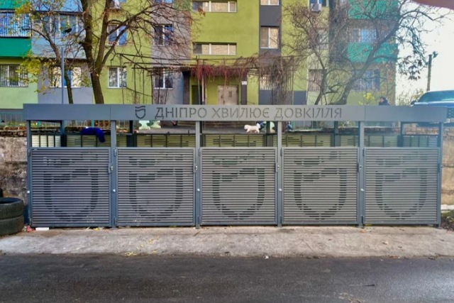 На левом берегу в Днепре горсовет борется с мусором