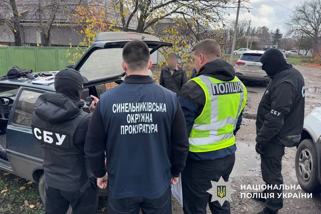 На Днепропетровщине мужчина продавал фиктивные документы для отсрочки от мобилизации и незаконного пересечения границы