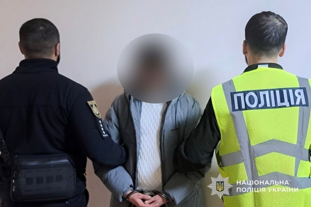 Поліція Дніпра затримала чоловіка, який наніс ножеве поранення свїй дружині