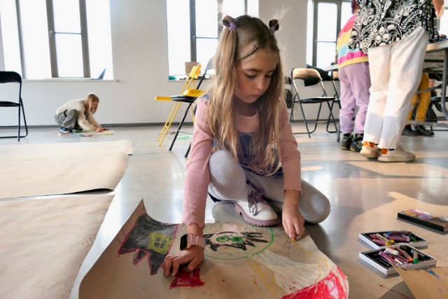 В галерее Артсвит возобновили программы для детей