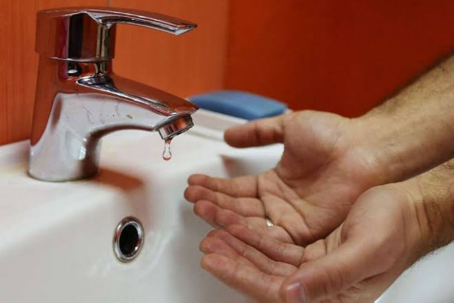 Поки дніпряни 4 добу без води, водоканал та Укрзалізниця перекидають відповідальність за ситуацію один на одного