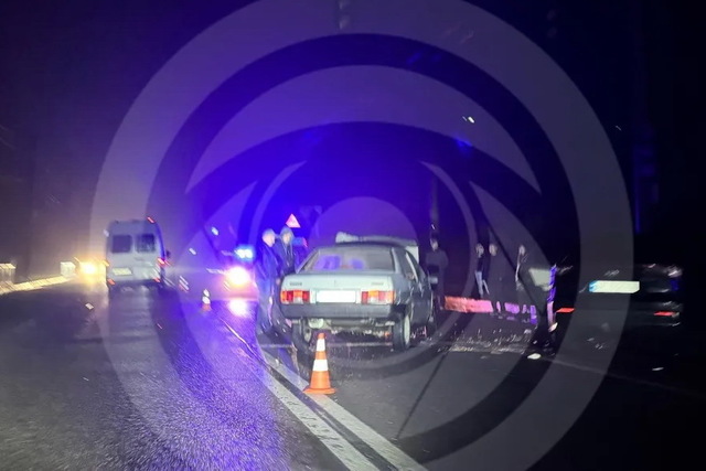 На Набережной Победы в Днепре столкнулись ВАЗ и Toyota: погиб мужчина