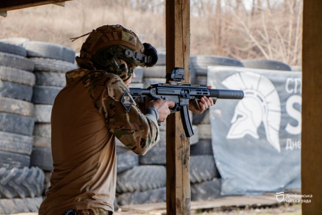 В Днепре провели продвинутый курс с боевой стрельбой и тактической медициной