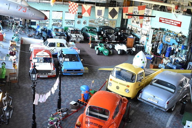 Музей «Машини часу» поверне до життя понівечений ворогами автобус