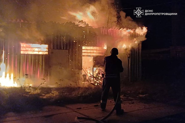 На Дніпропетровщині ворог атакував рятувальників під час ліквідації наслідків обстрілу
