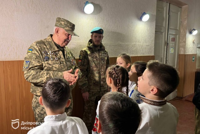 У Дніпрі наймолодші вихованці Міського палацу дітей та молоді створили творчі подарунки для військових