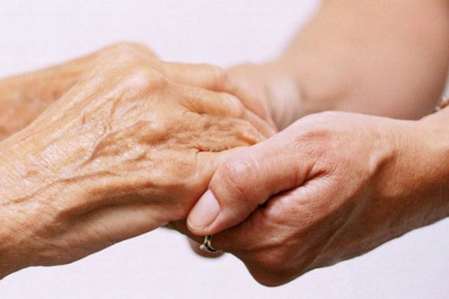 В Днепре патрульные помогли вернуться домой женщине преклонного возраста, которая потерялась