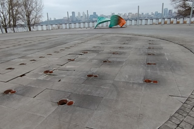 Смотровая площадка на жилмассиве Солнечный превратилась в опасную зону!