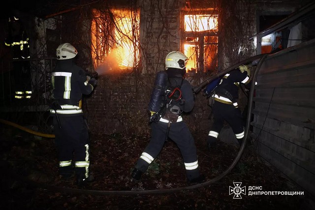 В Днепре на пожаре спасен мужчина