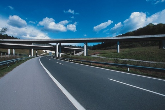 Фото: informator.ua (ілюстративне фото) В Україні планують створити першу платну трасу