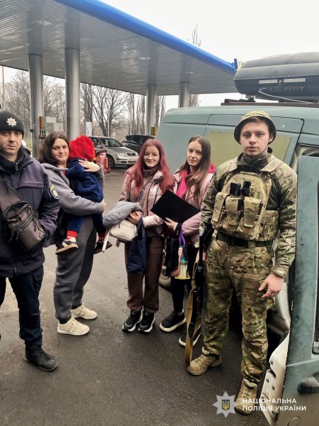 «Белый ангел» эвакуировали две семьи с детьми из прифронтовой громады Синельниковского района