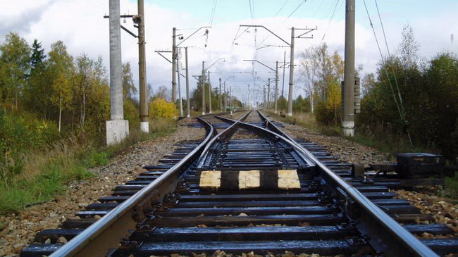 В Каменском 80-летний пенсионер бросился под поезд из-за плохой жизни